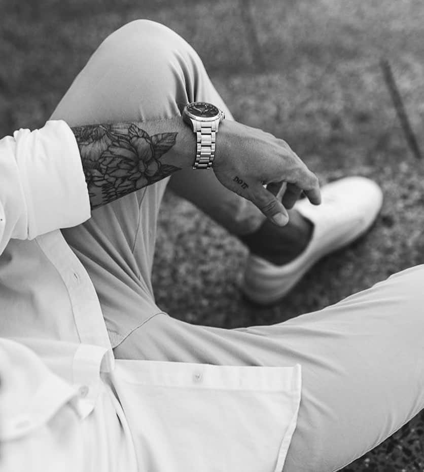 レステロッズのインスタグラム：「Bamboo-Viscose Regular shirt, available in white, off-white, Navy & pirate black.  #Originalneverdies #menssyyle 📷 @andrehellmundt」