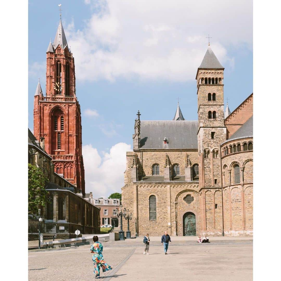 Eelco Roosのインスタグラム：「Still exploring more of my own country, this time @inlimburg. Maastricht is a vibrant and beautiful city with great food, culture, people and an old city center. If you plan on visiting the Netherlands, maybe not just go to Amsterdam?! There is so much more to see and experience! #inlimburg」