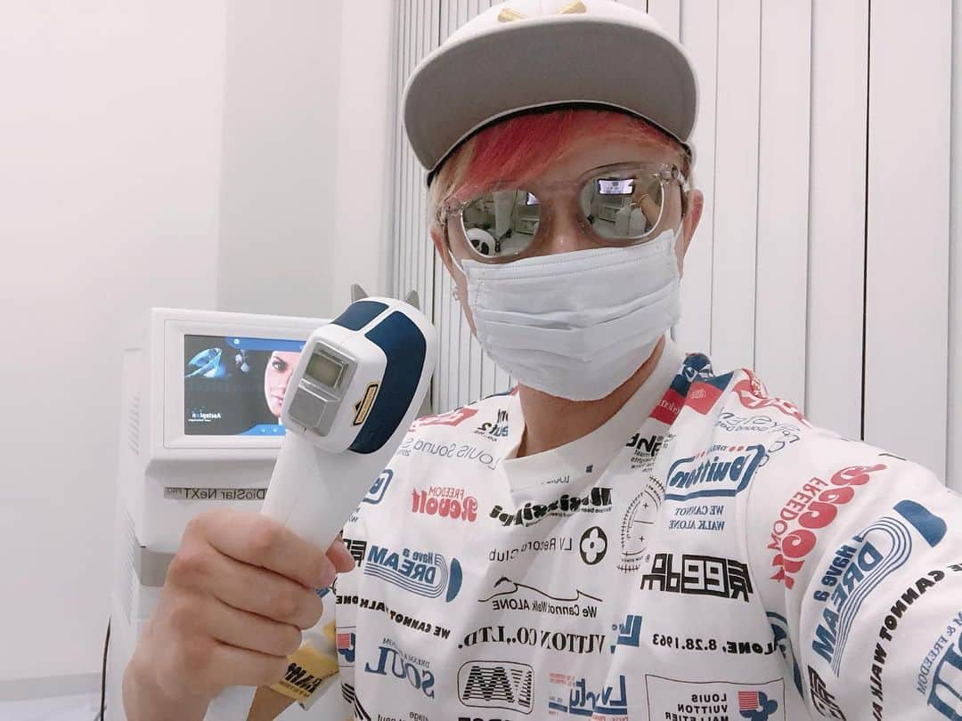 ラファエルさんのインスタグラム写真 - (ラファエルInstagram)「脱毛してきた！ お馴染みの銀座TAクリニック🏥 メディオスターって機械でやってきた。  首からしたの毛を全て無くしてやった。  #TAC #銀座taクリニック  #ジャムおじさん #時給日本一youtuber  #日本一自由なyoutuber  #働いて笑おう  #ラファエル」8月29日 20時51分 - raphaelangel8183