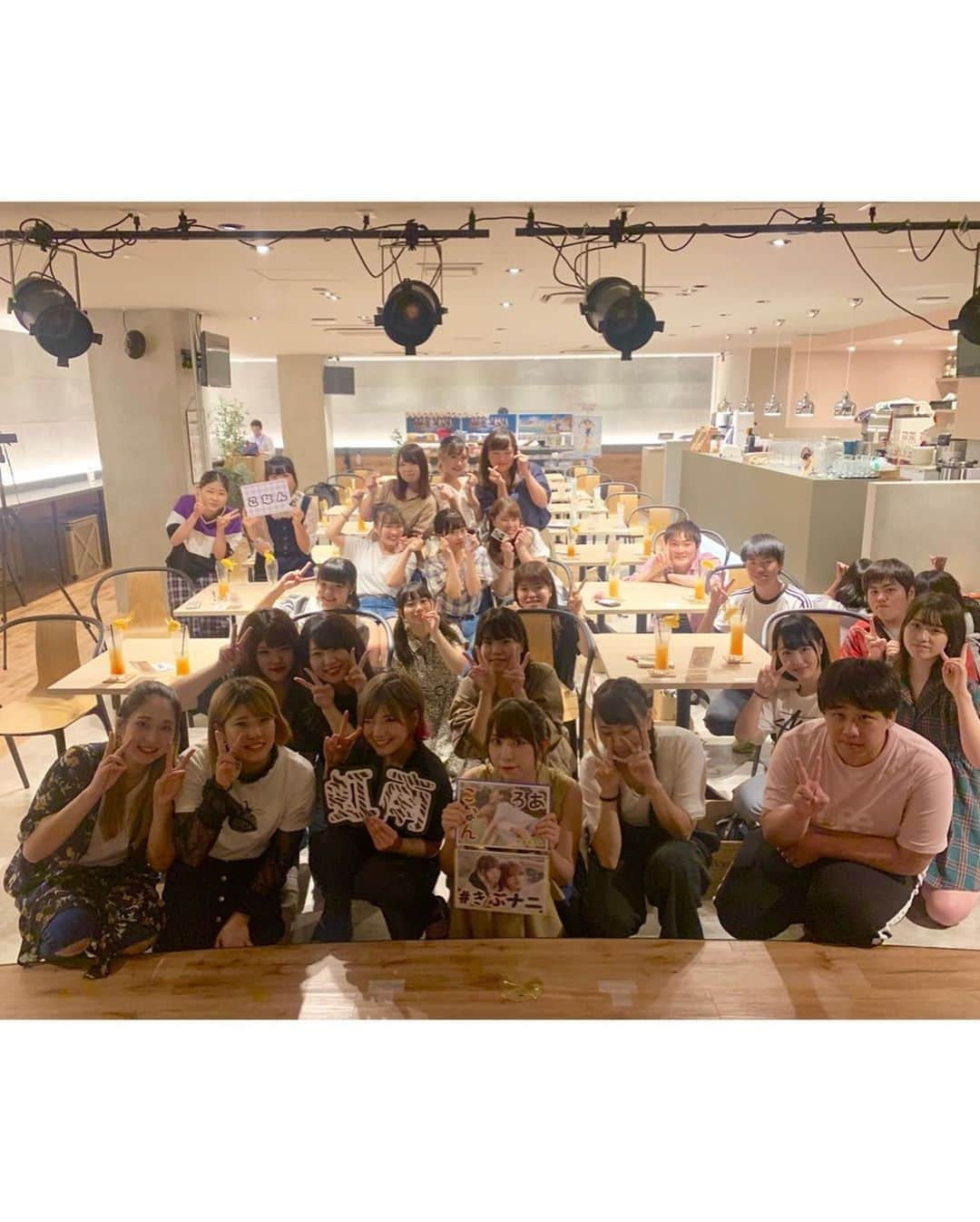 こなんさんのインスタグラム写真 - (こなんInstagram)「. . 昨日はSTELLAMAPcafeにて 1部はチアプレ利用体験イベントに参加させて頂き、 2部では32人限定で ファンミーティングをしました🎈 普段よりかなり近い距離で みんなと話せたりチェキ撮れたり 本当に楽しい時間だった🐶 ありがとう！！ イメージカラー ドリンクおいしかった？🍊🧡 今回抽選で外れて 寂しい思いをさせちゃった方、、 次こそ会おうね！！🥰 #ろあこなん#きぶナニ#チアプレ#ソフマップ」8月29日 20時52分 - konan_610