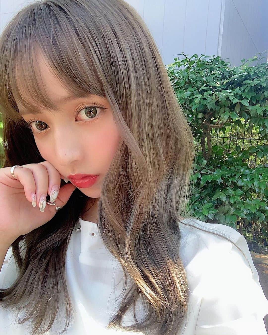 片山良平のインスタグラム：「ゆみちぃー @hirao_yumika  New hair✂️ 前髪はパッっと流す感じ カラーはグレイッシュカラー☝️ ハイパートキオでスーパーサラサラです😊 @tokio_inkarami  ゆみちぃーいつもありがとう🙏 #平尾優美花  #グレイッシュカラー #ハイパートキオ」