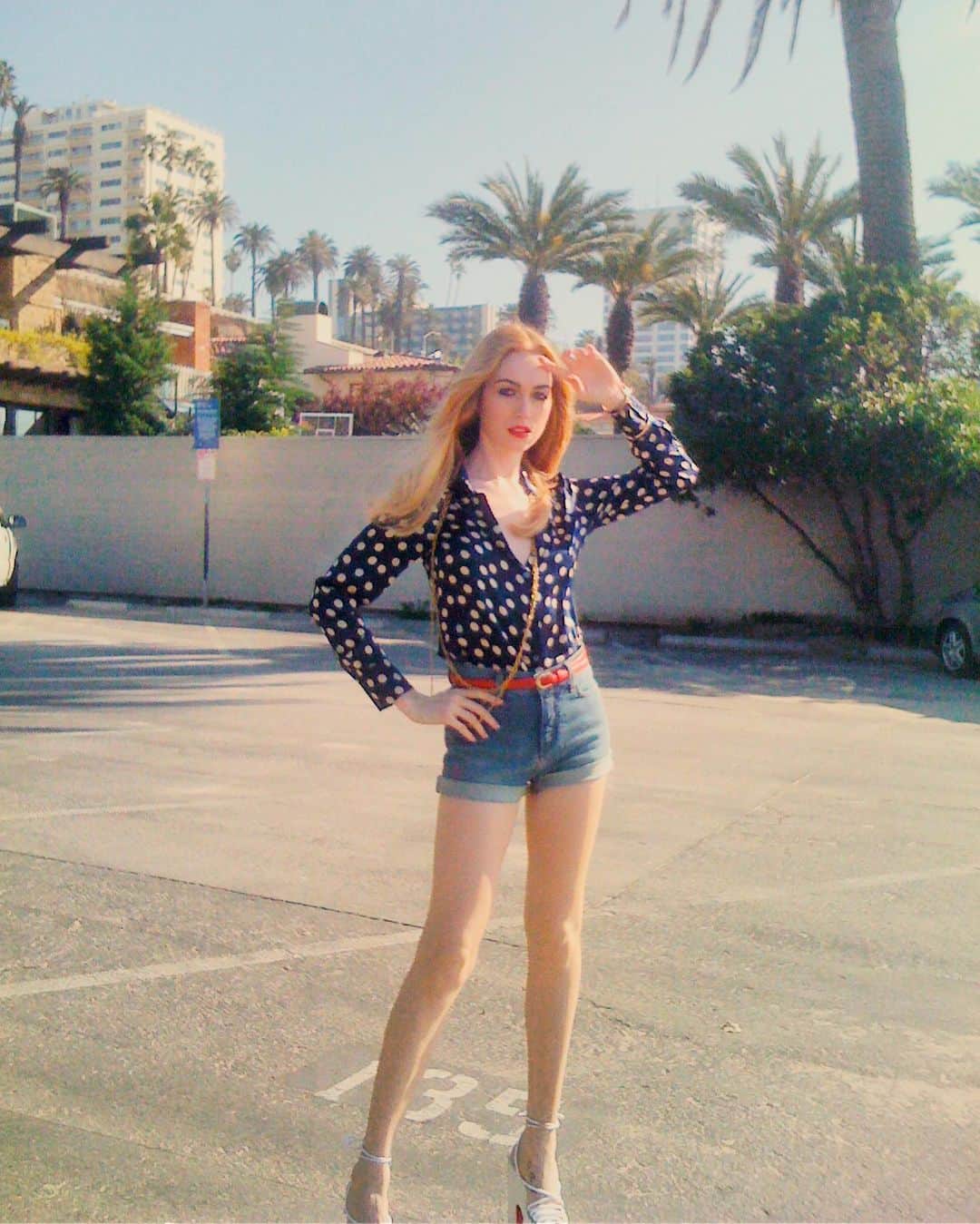 ジェイミー・クレイトンさんのインスタグラム写真 - (ジェイミー・クレイトンInstagram)「#tbt Santa Monica parking lot posing between takes for @thelovemagazine ⚡️🎥✨」8月30日 6時19分 - msjamieclayton