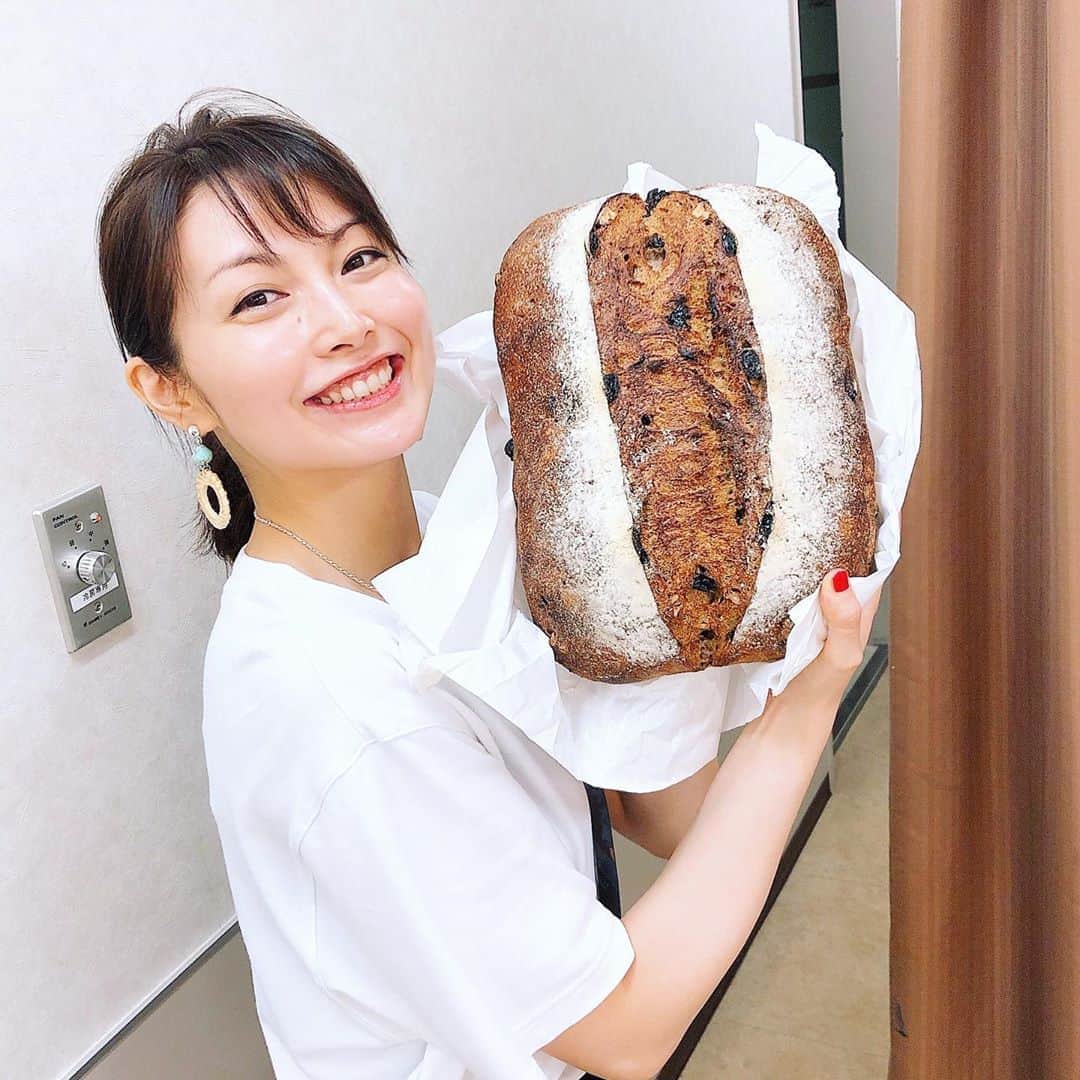 のインスタグラム：「幕が開いて一週間。 足を運んでくださる皆様に感謝❗️ 毎日発見と反省を繰り返しながら東京公演後半戦も頑張ります😊 #ふふふ #だいたい白T」