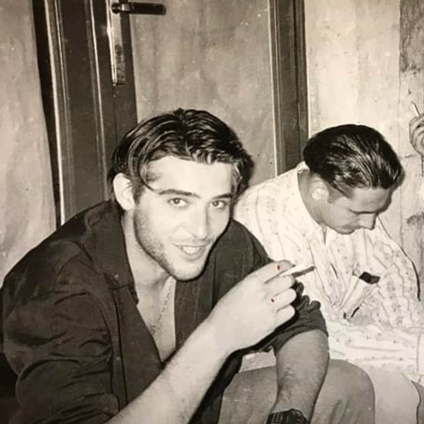 ゴラン・ヴィシュニックさんのインスタグラム写真 - (ゴラン・ヴィシュニックInstagram)「It seams we always had enough money for cigarettes and hair gel...😂... Ha @djokuku ? From #dubrovnik sometime in the last century...😱...In front of Talir... #hamlet days... Thank you @sanjahrnjak for unearthing this gem...😉... @dubrovnikfestival」8月30日 6時37分 - goran_visnjic