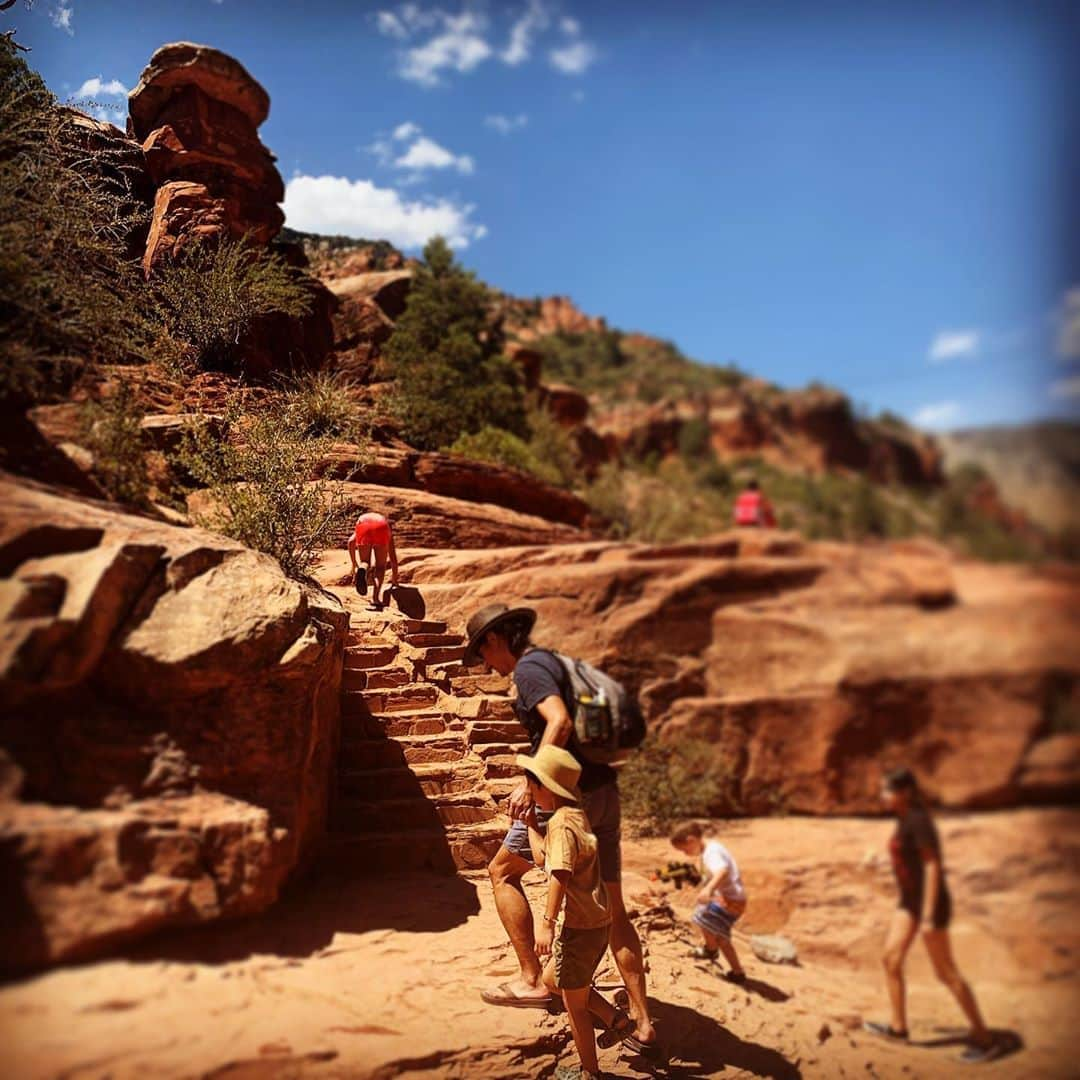 鈴木一真さんのインスタグラム写真 - (鈴木一真Instagram)「I wonder if heaven is such a place♨︎ 地上の楽園一丁目⚡︎ #Sedona #Yoga #HeavenOnEarth」8月30日 7時00分 - _kazumasuzuki_