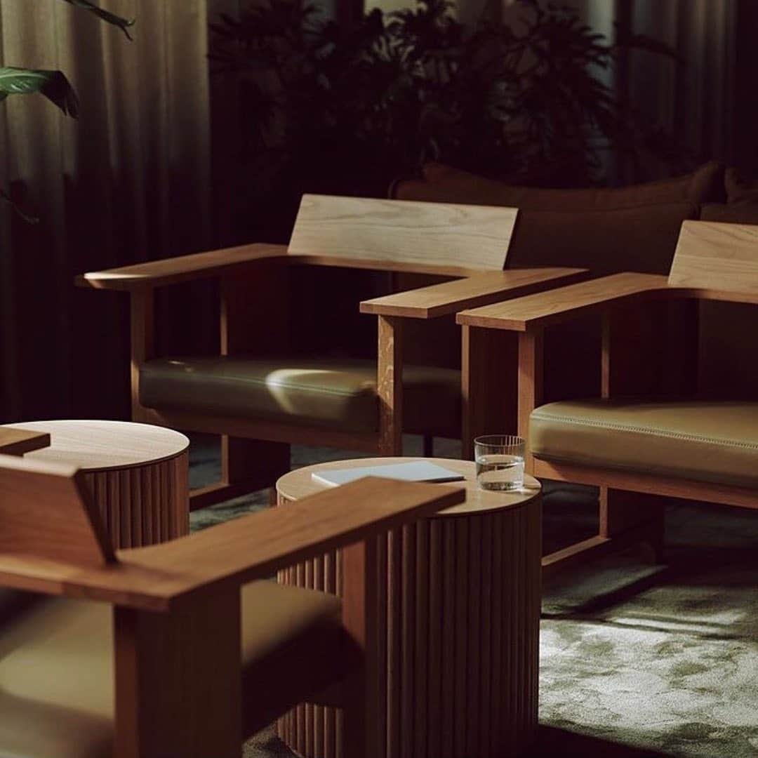 グラフ&ランツのインスタグラム：「Chairs, chairs and chairs. And we aren’t mad about it.」
