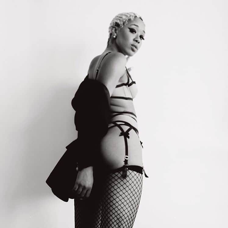 Agent Provocateurさんのインスタグラム写真 - (Agent ProvocateurInstagram)「Bold. Mesmeric. Provocative grace. #AgentProvocateur #ForeverIconic #unAPologetic  Joan as seen on @kittycash  Dakotta as seen on @a_mrw  Whitney as seen on @kayleyfrance」8月30日 7時26分 - agentprovocateur