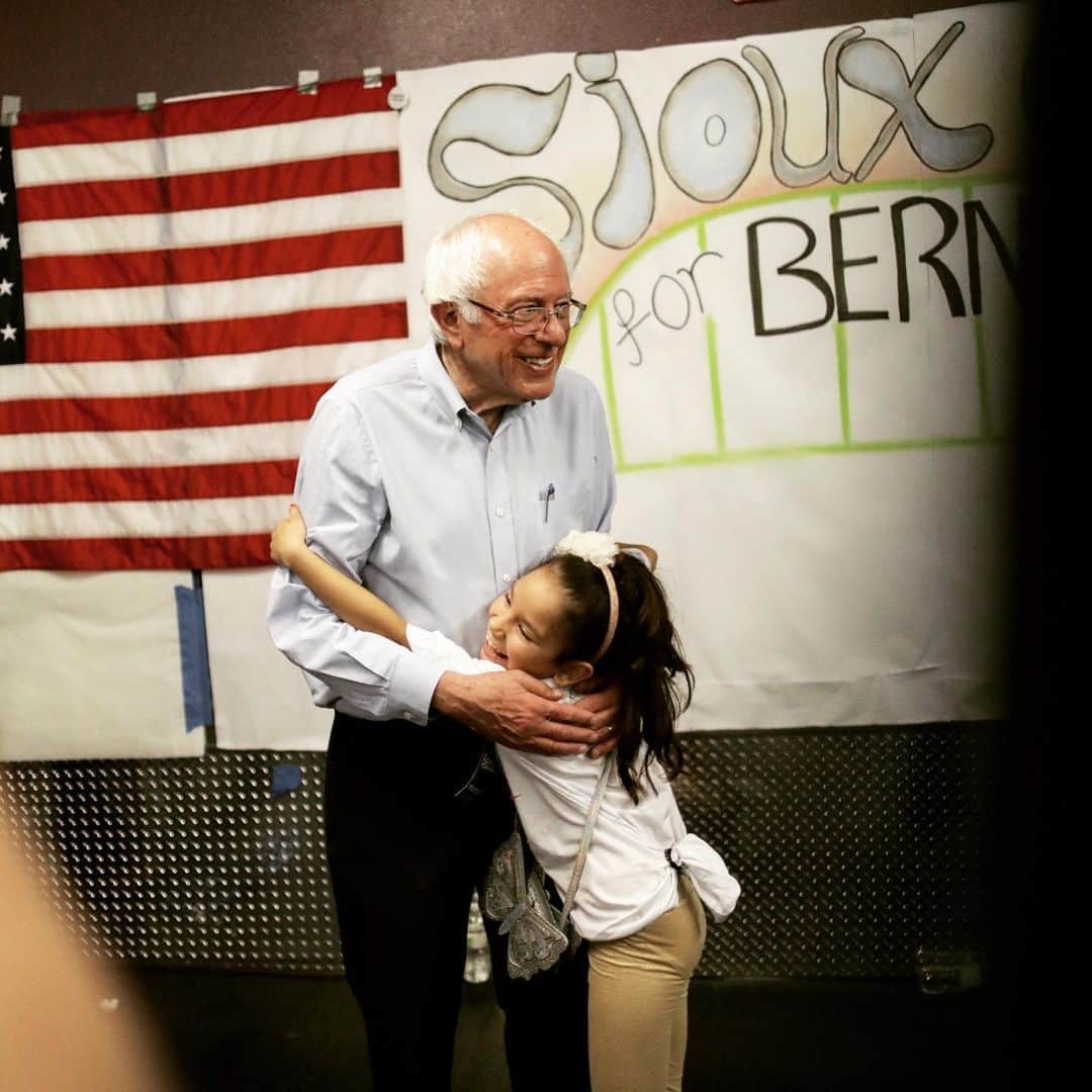 バーニー・サンダースさんのインスタグラム写真 - (バーニー・サンダースInstagram)「We're going to make sure their generation grows up in a country they are proud of and on a planet they can enjoy.」8月30日 7時35分 - berniesanders