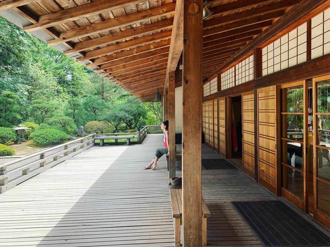 エミ・マイヤーさんのインスタグラム写真 - (エミ・マイヤーInstagram)「Afternoon spent at the Portland Japanese Garden! 🙏⛩ポートランドの庭園を冒険しました！ • • • • • • • #portland#japanesegarden#zen#rockgarden#kengokuma#ポートランド#庭園#オレゴン#隈研吾 #デルタ航空#直行便」8月30日 7時45分 - emimeyer