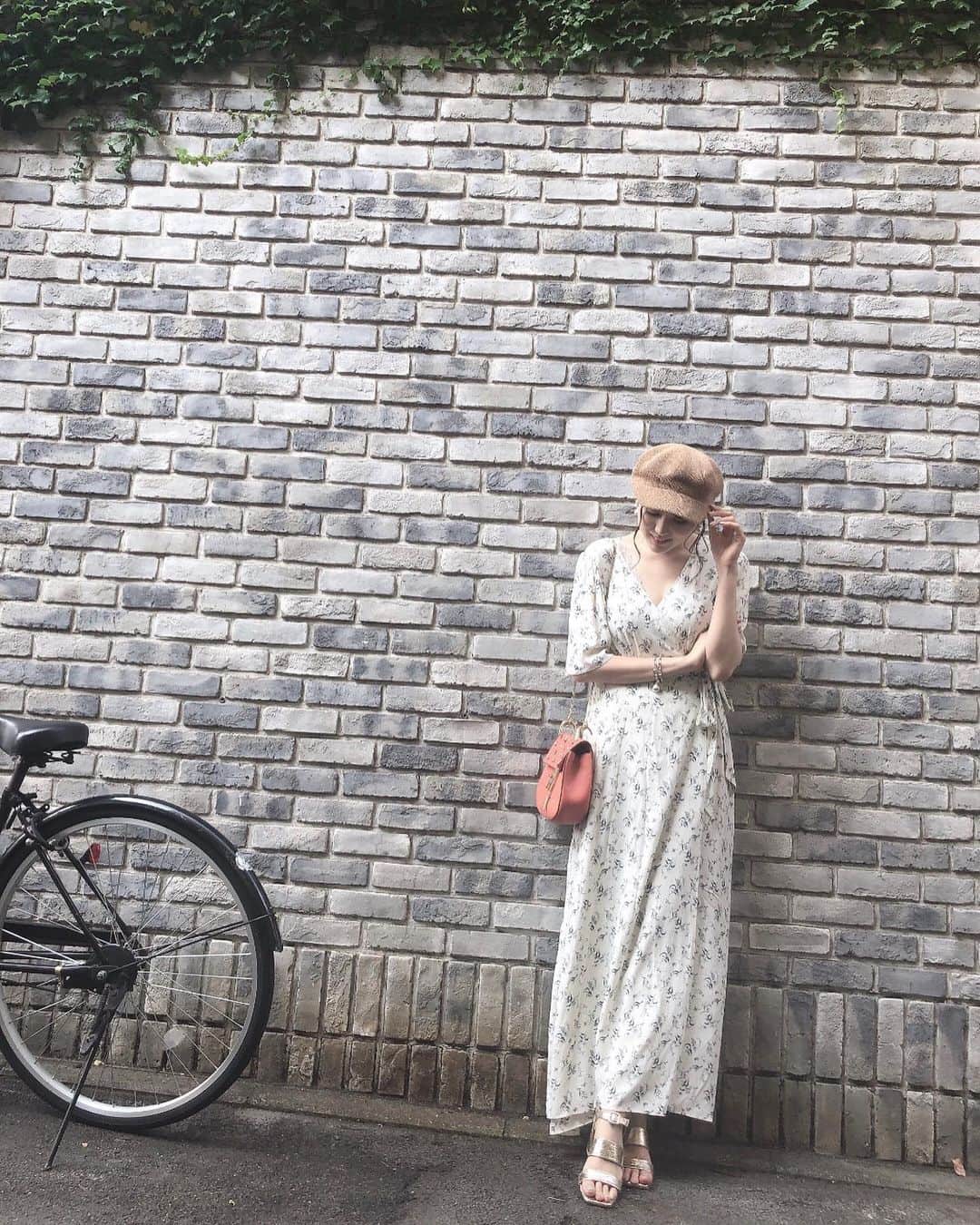 岩﨑名美さんのインスタグラム写真 - (岩﨑名美Instagram)「最近の私服。☺︎ 甘くなりすぎない小花柄が好みです💐 ・ ・ ・ #ootd  #mesvacances  #ミヴァコンス」8月29日 22時48分 - nami_iwasaki