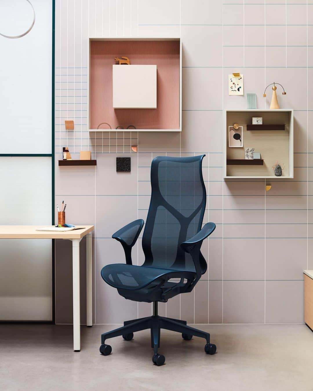 Herman Miller （ハーマンミラー）さんのインスタグラム写真 - (Herman Miller （ハーマンミラー）Instagram)「Fresh seat, fresh start. Fall into the swing of things again with our Back to Work Sale—through Sept 3—for 15% off all Herman Miller work designs, plus free shipping.  Sale available in the U.S. and Canada only.」8月29日 23時00分 - hermanmiller