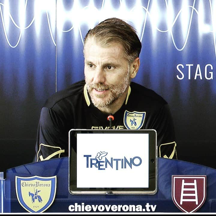 ACキエーヴォ・ヴェローナさんのインスタグラム写真 - (ACキエーヴォ・ヴェローナInstagram)「Vigilia di #ChievoEmpoli 📹🎙️ Mister Michele #Marcolini 🗣️ «Vogliamo i punti, ci servono e ce li meritiamo» 👉 Link in bio #chievo #chievoverona #calcio #seriebkt #football #forzachievo #gialloblù #pressconference #veronello #chievoempoli #empoli」8月29日 22時54分 - acchievoverona