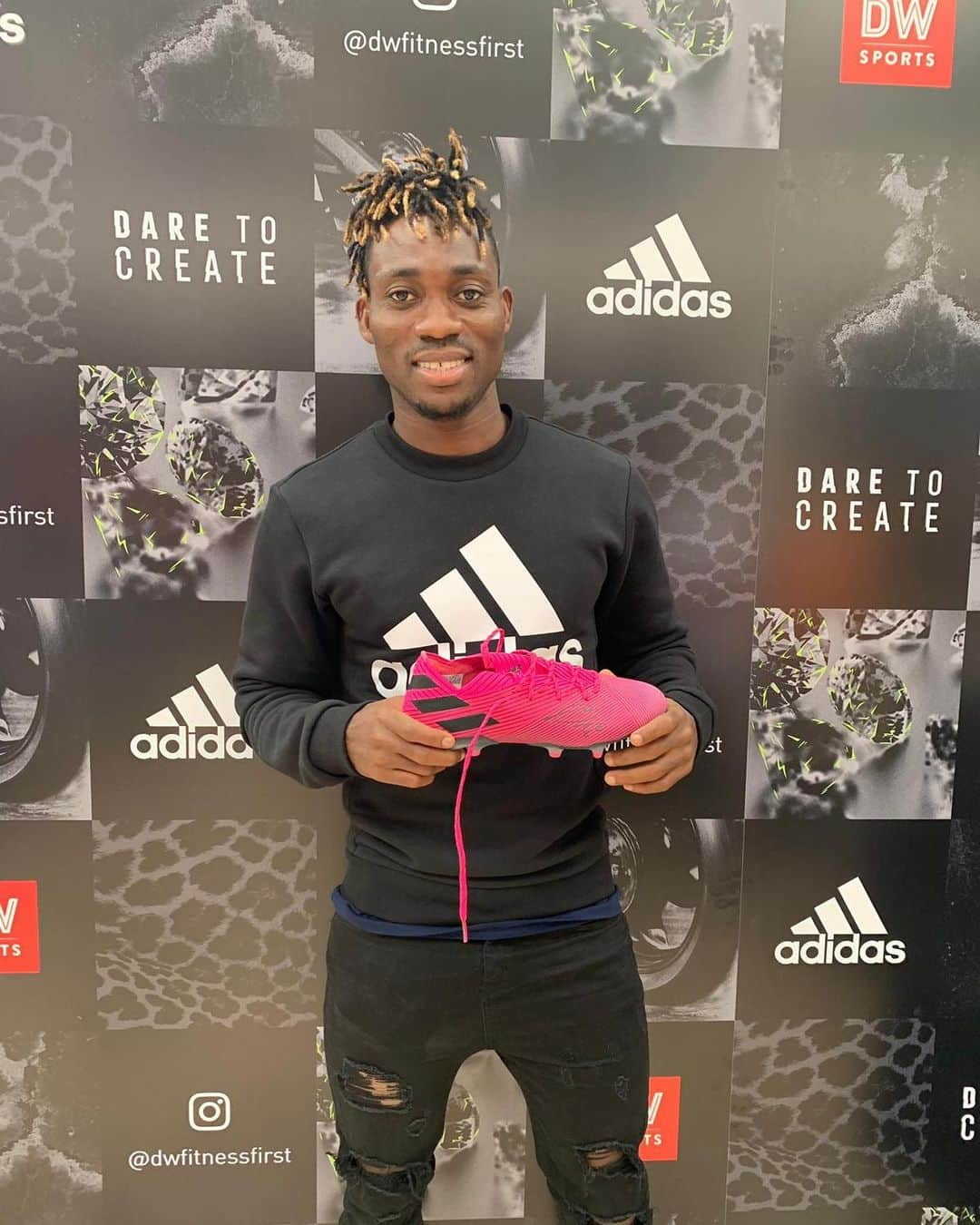 クリスティアン・アツさんのインスタグラム写真 - (クリスティアン・アツInstagram)「It was great meeting fans in Newcastle today at the @adidasfootball event ⚽️👍🏿#daretocreate #Nemeziz19 #adidasFootball」8月29日 23時08分 - chris_atsu