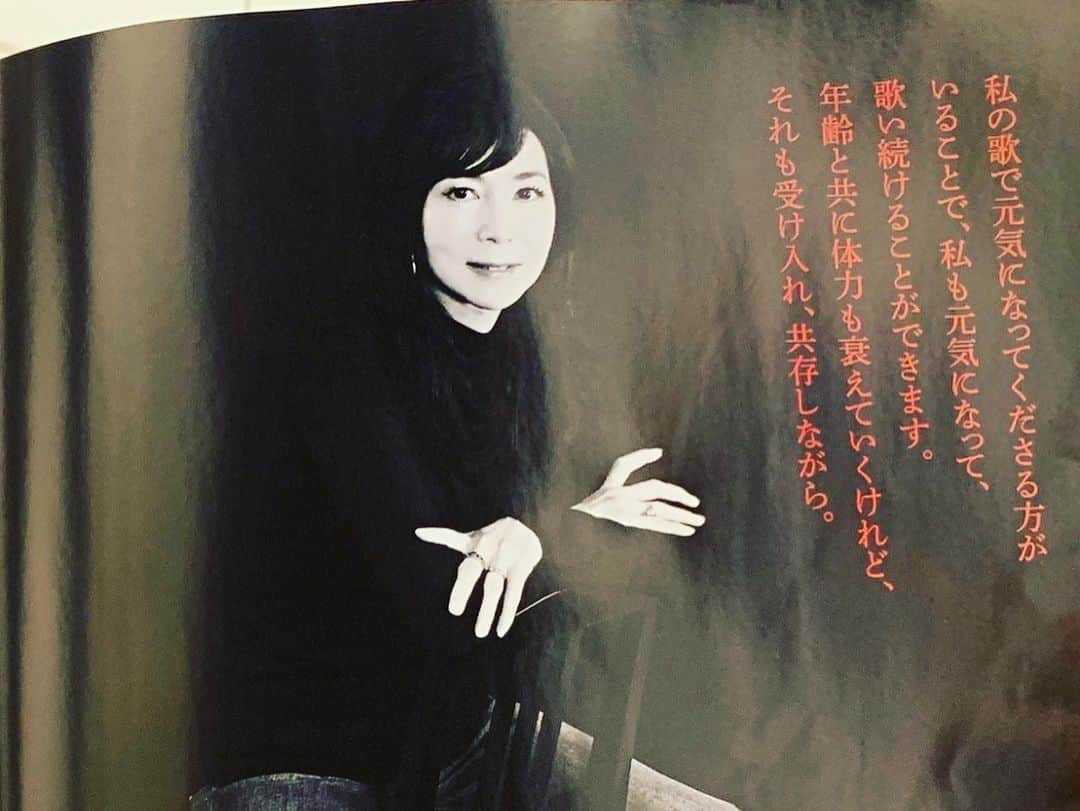 松浦美穂さんのインスタグラム写真 - (松浦美穂Instagram)「竹内まりやさん 「働くすべての女性たちへ」  Oggi 10月号  photo 五十嵐隆裕(520) stylist  斎藤伸子 hair 松浦美穂( TWIGGY.) make-up COCO(関川事務所) design スズキのデザイン  #mariyatakeuchi #oggi #turntable #40周年 #30代の働く女性たちへメッセージ #8ページ #twiggytokyo #yumedreaming」8月29日 23時10分 - twiggy_mihomatsuura