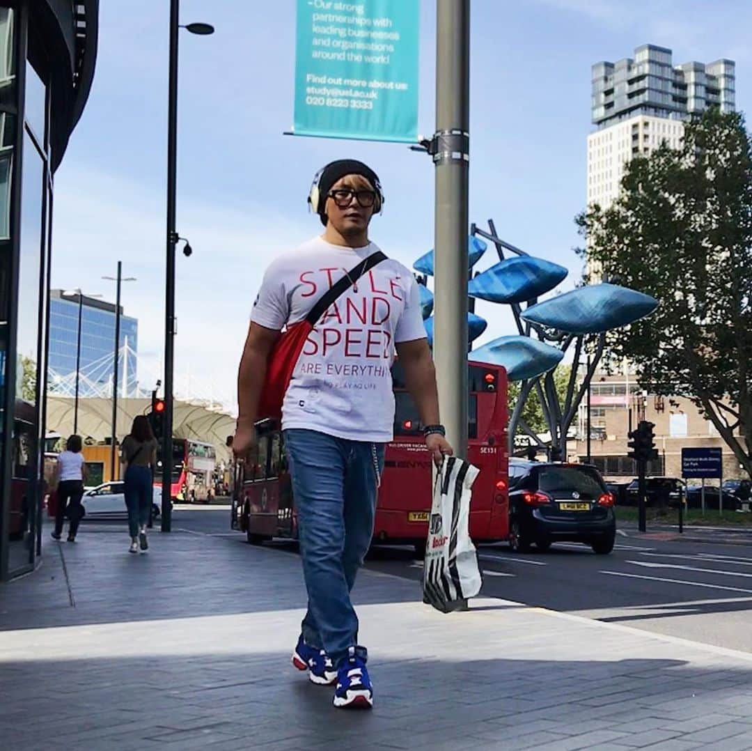 棚橋弘至さんのインスタグラム写真 - (棚橋弘至Instagram)「#London 散歩。正解はどれでしょうか？ #footlocker 🇬🇧 #難問」8月29日 23時11分 - hiroshi_tanahashi