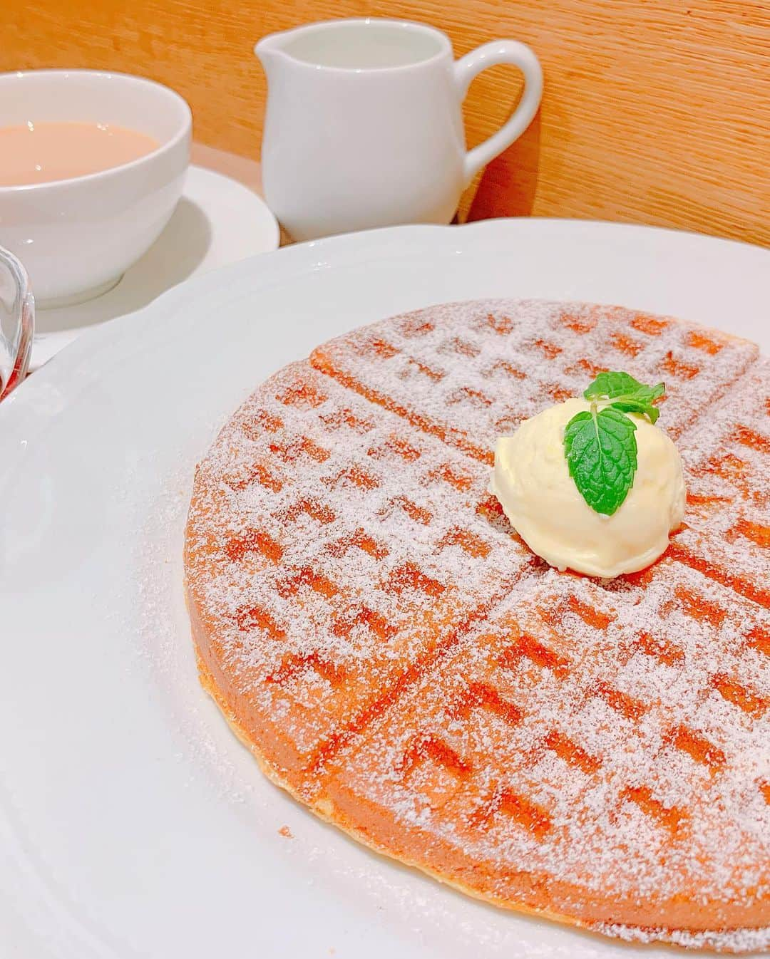 成瀬心美さんのインスタグラム写真 - (成瀬心美Instagram)「☕️ . . ここさんと カフェデートなうに 使っていいよ(古 . . #cafe #waffle」8月29日 23時21分 - coco3ndazo