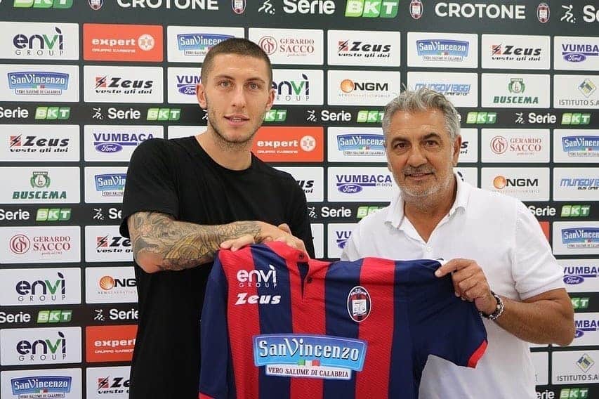 ルカ・マッローネのインスタグラム：「Una nuova avventura è iniziata🦈🔴🔵」