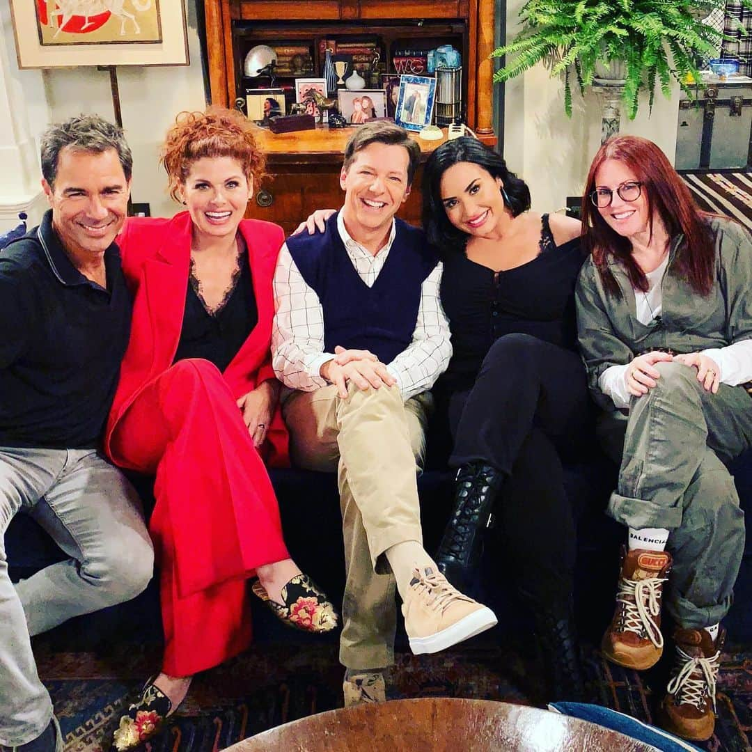 ショーン・ヘイズさんのインスタグラム写真 - (ショーン・ヘイズInstagram)「What a bunch. And our bunch was made even better by having Demi Lovato joining our play pen. 😃 #WillandGrace」8月29日 23時24分 - seanhayes