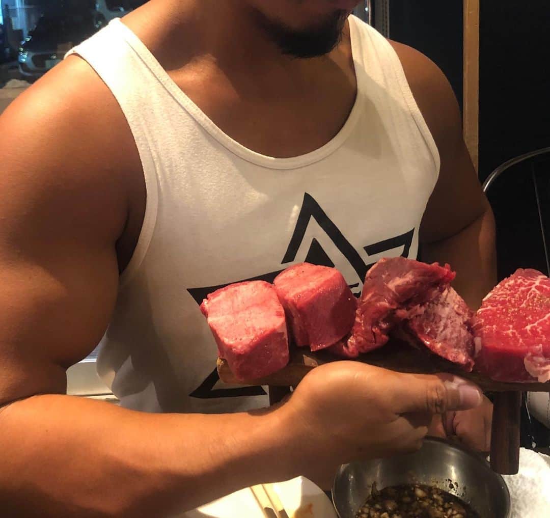 のインスタグラム：「本日8月29日は #肉の日  3軒ハシゴ...🐮🐴🐮 ご馳走さま🙏」