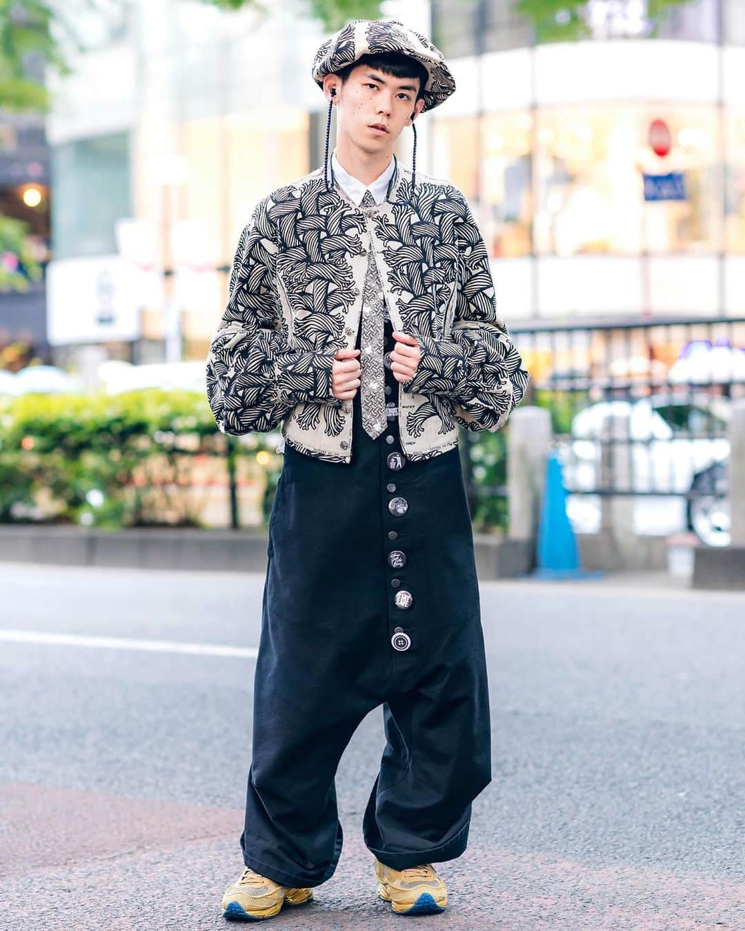 Harajuku Japanさんのインスタグラム写真 - (Harajuku JapanInstagram)「20-year-old Japanese stylist Fumidon (@fumidondon1998) on the street in Harajuku wearing an iconic rope print jacket by the late Tokyo-based designer Christopher Nemeth with a Nemeth hat, Nemeth tie, Nemeth overalls, and Raf Simons x Adidas sneakers.」8月29日 23時35分 - tokyofashion