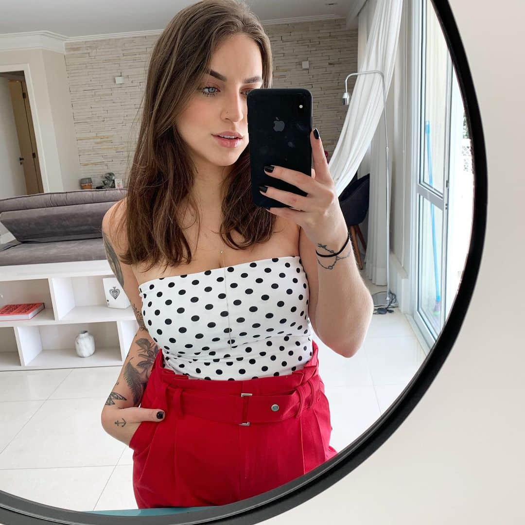 Bruna Unzuetaのインスタグラム：「🚶🏻‍♀️」