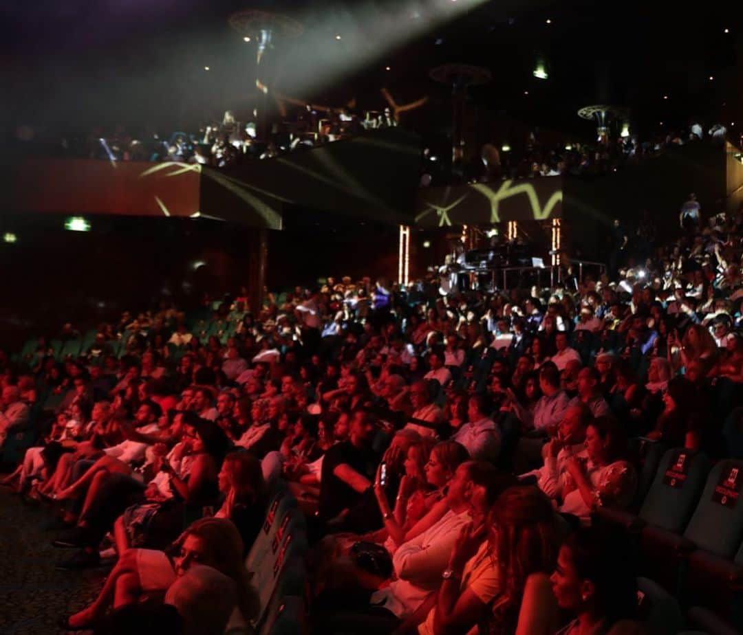 エミレーツ航空さんのインスタグラム写真 - (エミレーツ航空Instagram)「Emirates once again brought Arab music fans from around the world together with their favourite celebrities to enjoy a memorable European voyage in this year’s @stars.on.board  #EmiratesAirline #FlyEmiratesFlyBetter #StarsOnBoard」8月29日 23時44分 - emirates