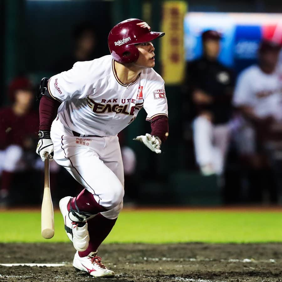 東北楽天ゴールデンイーグルスさんのインスタグラム写真 - (東北楽天ゴールデンイーグルスInstagram)「⚾️ ⚾️E 4-5 M⚾️ 同点でノーアウト2,3塁のピンチを切り抜けた宋選手‼️ 茂木選手は3安打3得点と打線を牽引👍🏼 森原選手は8回と9回を投げ無失点のナイスピッチ‼️ 試合は10回に勝ち越しを許して悔しすぎる連敗。 #rakuteneagles #RESTART #日本一の東北へ #夏スタ #宋家豪  #堀内謙伍  #茂木栄五郎 #森原康平」8月29日 23時37分 - rakuten_eagles