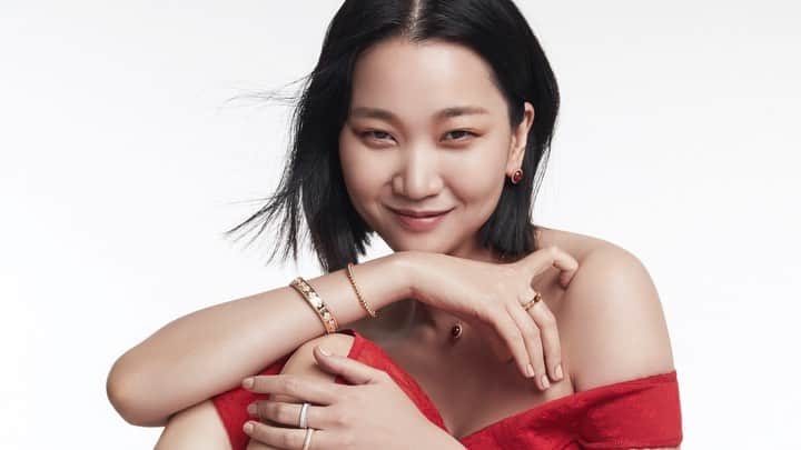 チャン・ユンジュのインスタグラム：「@vancleefarpels 와 함께했던. 촬영 현장. 💎 #일할때에너지가좋아요전  #늦었지만이제야올리네요」