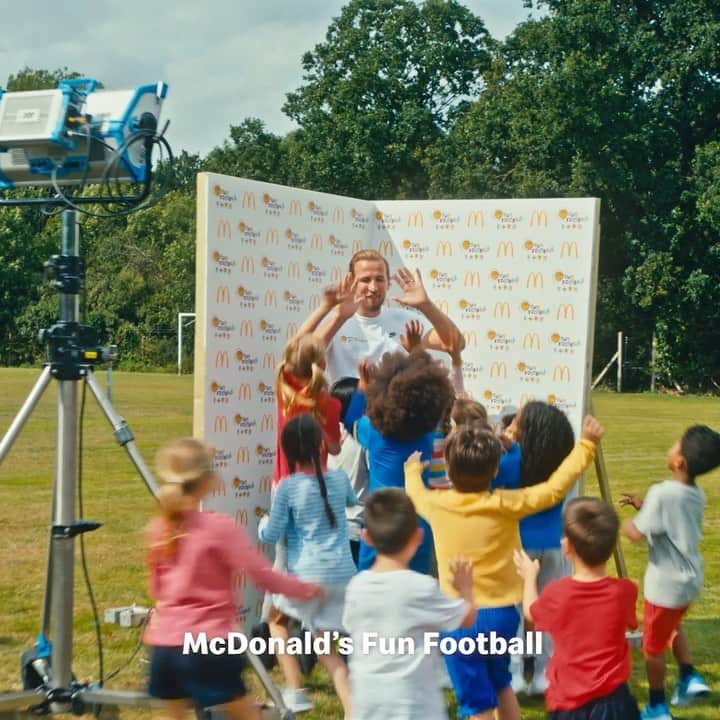 ハリー・ケインのインスタグラム：「Having fun is a huge part of why I love playing football, everyone plays better with a smile on their face. @mcdonaldsuk Fun Football sessions are a great way to introduce kids to football with no pressure, just great times – sign up now @funfootballuk #ad」