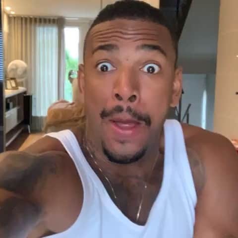 Eliana Michaelichin Bezerraのインスタグラム：「Ahhhhhh...me solta!!!! Kkkk @negodoborel tks!! #programaeliana10anos」