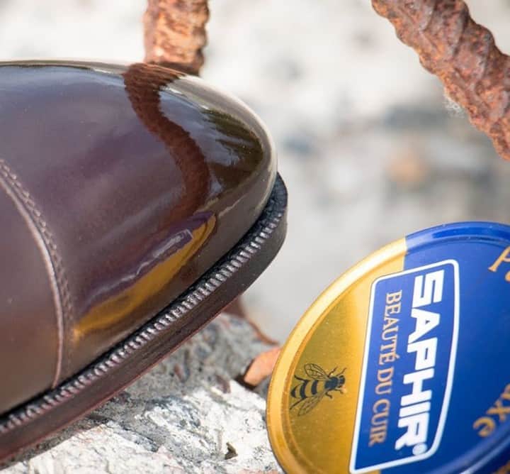 Saphirさんのインスタグラム写真 - (SaphirInstagram)「❤️ The Pâte de Luxe: a must-have to take good care of your favorite shoes. Have you tried it yet? . ❤️ La Pâte de Luxe : un indispensable pour l'entretien de vos chaussures préférées. Vous l'avez déjà essayée ? . Photo : @multirenowacja . . #SaphirOfficial #Saphir #ShoeShine #ShoeShining #ShoeLovers」8月30日 0時02分 - saphir_official