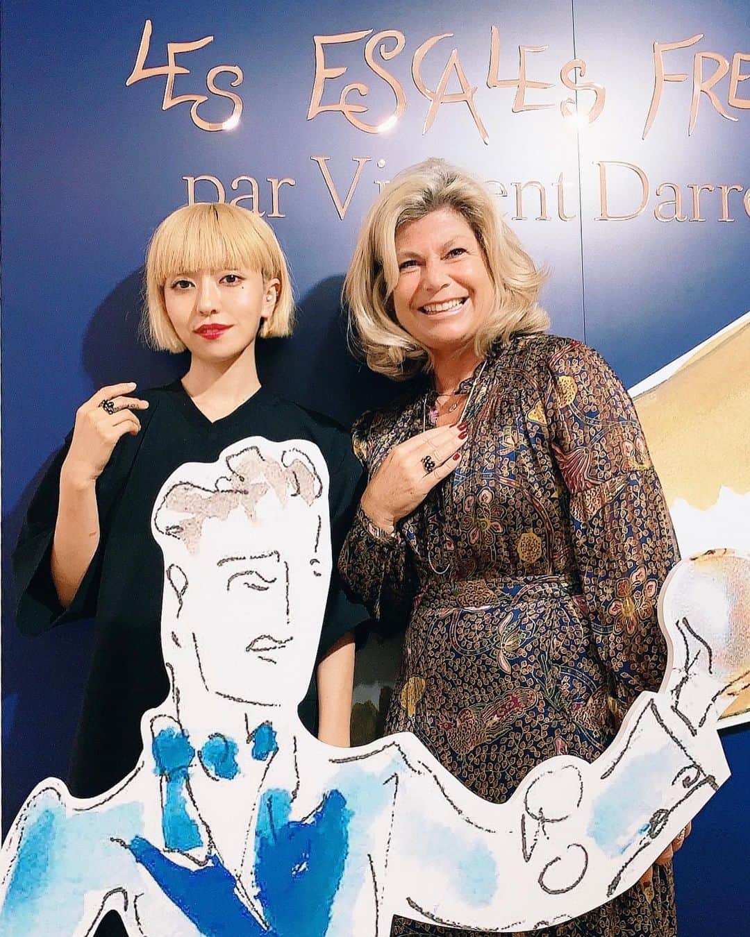 PELIさんのインスタグラム写真 - (PELIInstagram)「伊勢丹1階ザ・ステージにて9/3まで開催中のFREDのPOP UP STOREへ✨💍✨1960年代にデザインされグレース・ケリーにも愛されたヒョウの手デザインをつけさせていただいた🐆💕🐆💕 石はダイヤで、黒塗装は漆！なんだそう🌚 #FREDParis　　#OmbreFeline  アーティスティック・ディレクターのvalerieさん☺️🐈」8月30日 0時08分 - peli4649