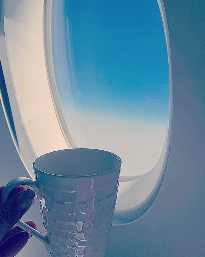 YuhKawasakiさんのインスタグラム写真 - (YuhKawasakiInstagram)「ドーハ  to マスカット✈️ 空から見たマスカット(オマーン)の街は白かった🍇 今回カタール航空のファーストクラスに3回乗ったけど、1度だけ逆向きの席があって新感覚でした🆕(笑) . #4回目の世界一周 #ファーストクラスで世界一周 . #カタール航空 #ファーストクラス #世界一周航空券 #ワンワールド #中東 #飛行機撮ってる人と繋がりたい #firstclass #マイラー #マスカット  #海外旅行 #海外 #海外一人旅 #トランカー #旅スタグラム #旅スタグラマー #オマーン  #旅したくなるフォト #海外好きな人と繋がりたい #女一人旅  #旅行記 #プロトラベラー #世界一周 #ドーハ #飛行機 #飛行機好きな人と繋がりたい #中東一人旅 #女子旅 #バックパッカー じゃないよ」8月30日 0時11分 - yuhkawasaki
