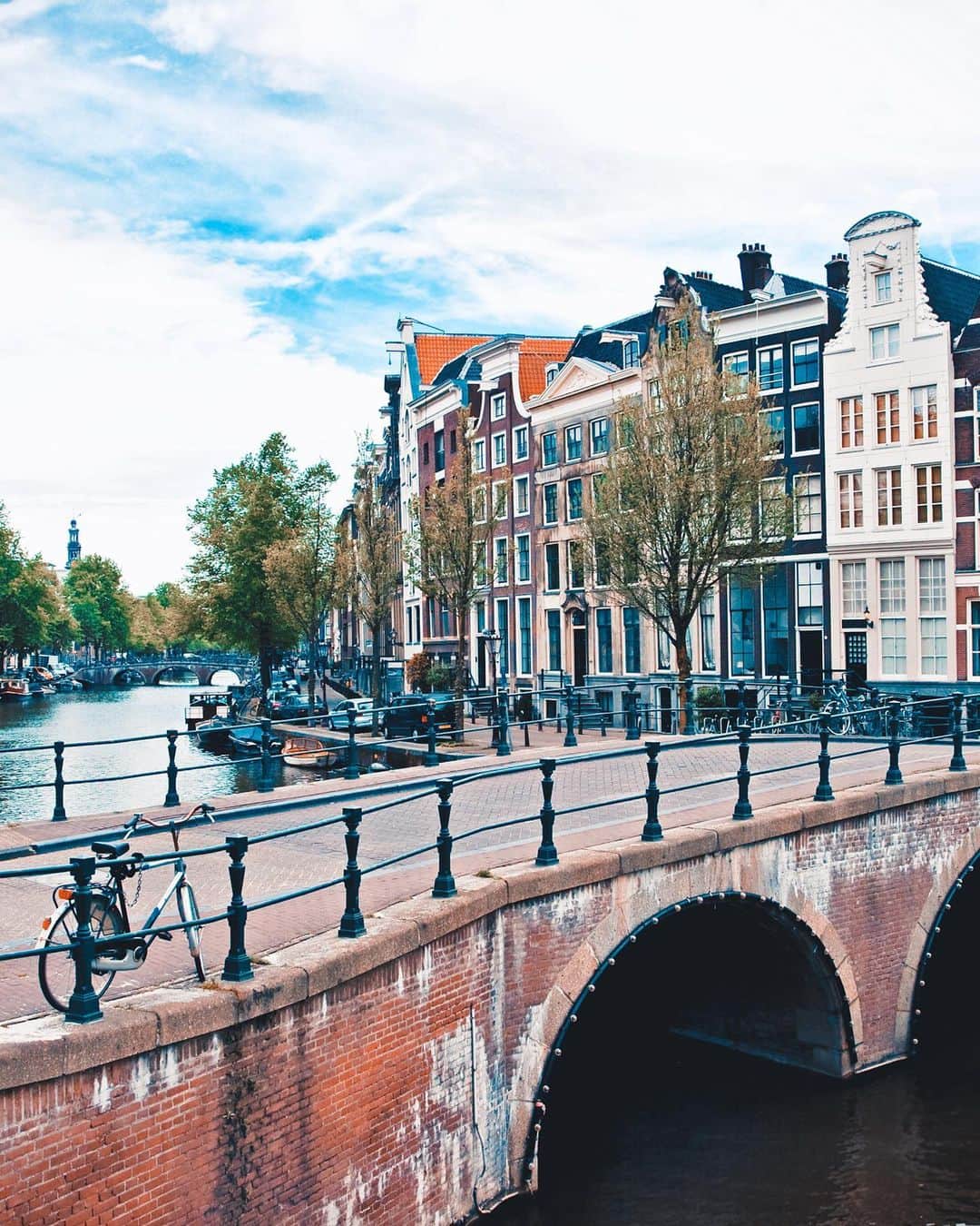 KLMオランダ航空さんのインスタグラム写真 - (KLMオランダ航空Instagram)「Shopper’s paradise in the heart of Amsterdam. Check the Bucketlist highlight about ‘de 9 straatjes’  #KLM#RoyalDutchAirlines #flyKLM」8月30日 0時11分 - klm