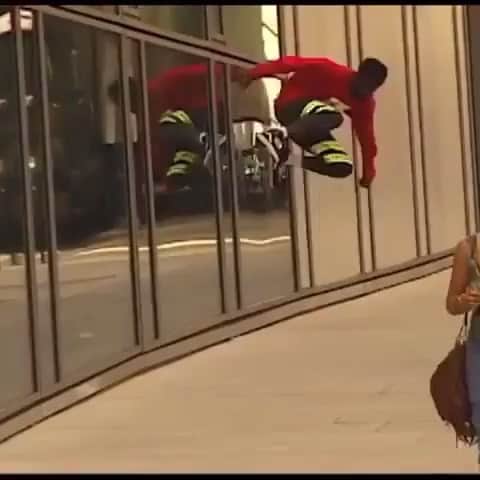 スラッシャーのインスタグラム：「Skate & Destroy @mannyblend 🏢 Filmed by @stopfakin」