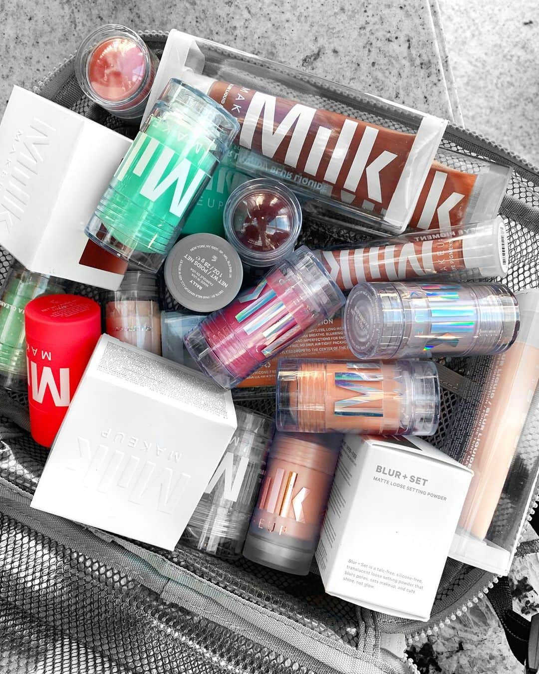 Milk Makeupさんのインスタグラム写真 - (Milk MakeupInstagram)「Your crush hands this box to you...describe your reaction with emojis ONLY 😝 - BIG NEWS!! MILK MAKEUP is now available online at @sephora_scandinavia  and online and in-store at @sephoradeutschland!! 🇩🇰 🇸🇪 🇩🇪 #SephoraLovesMilkMakeup #sephoraloves」8月30日 0時20分 - milkmakeup