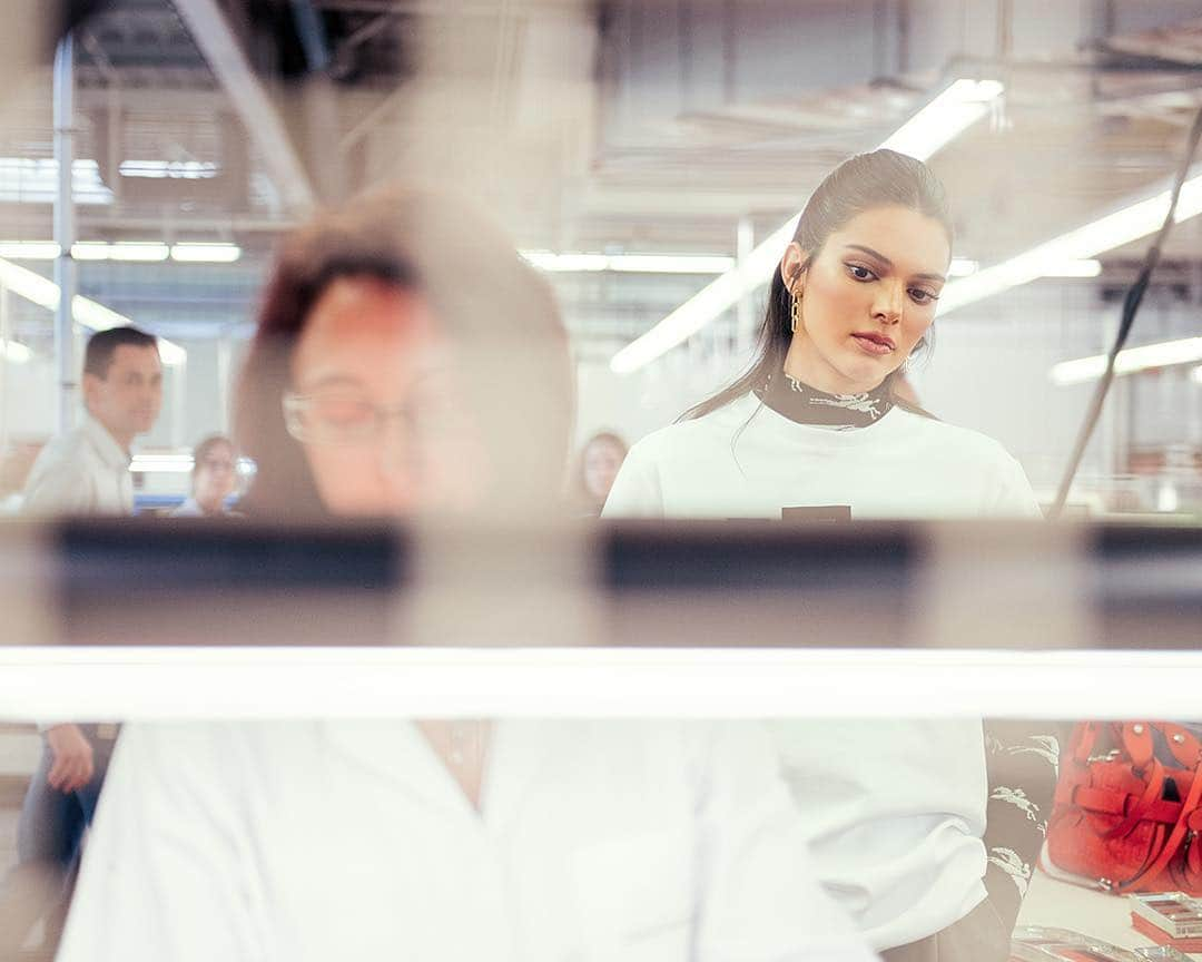 Longchampさんのインスタグラム写真 - (LongchampInstagram)「Quality, excellence, perfection: the guiding principles of Maison Longchamp.  #LongchampLaVoyageuse #Styleyourjourney #SavoirFaire  Credits:  @sarahaubel  @agentmelrepresents」8月30日 0時22分 - longchamp