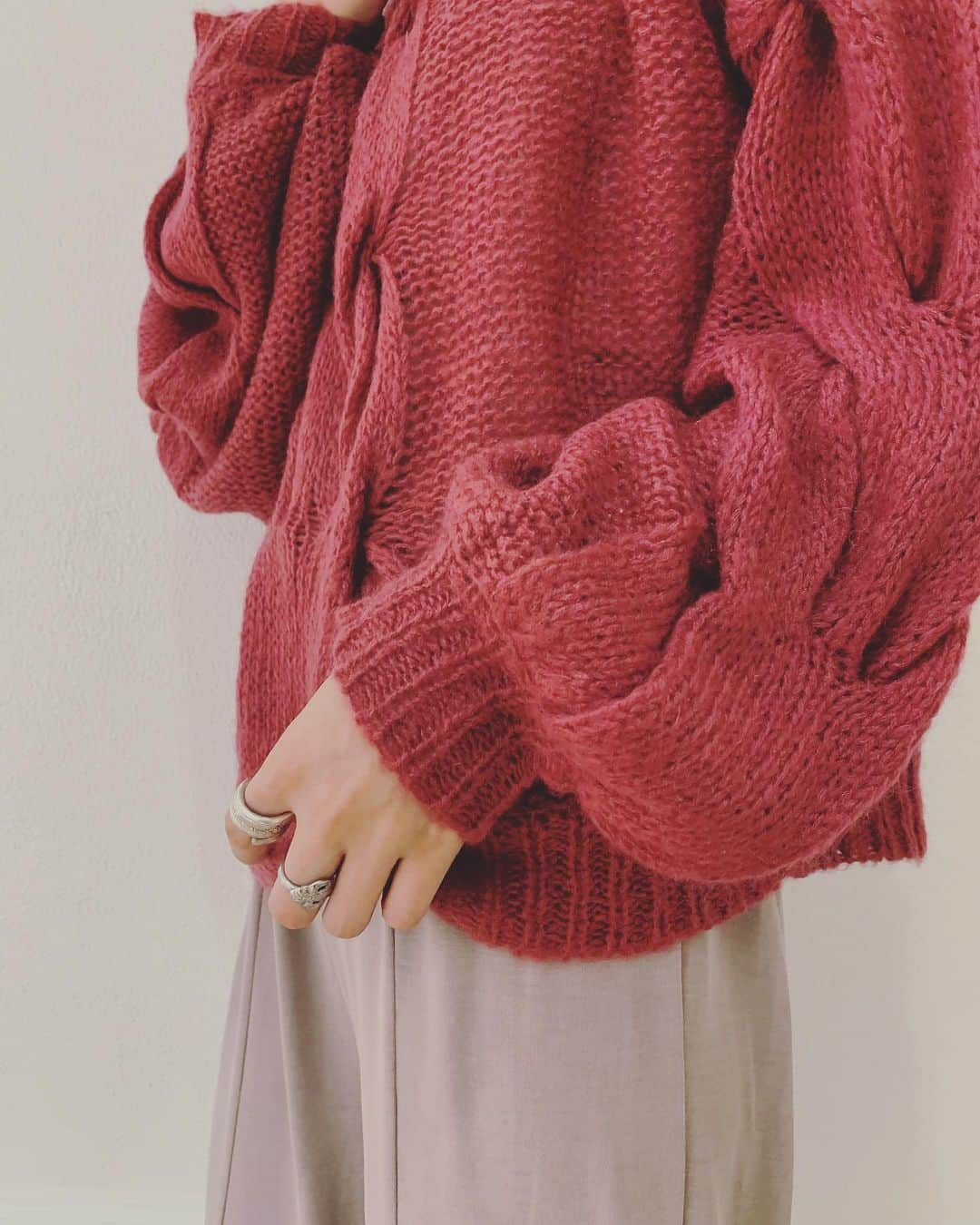 Omekashiさんのインスタグラム写真 - (OmekashiInstagram)「. . ▷new arrival！. . #モヘア混ケーブルプルオーバー . ¥8,900+tax . 【PNK  MOC  YEL】. . . #パウダースキンパンツ . ¥6,900+tax . 【BLK  CHC  BEI】. . . . #omekashi #omekashi_2019aw #ニット#カラーニット #ケーブルニット」8月30日 0時31分 - omekashi_pr