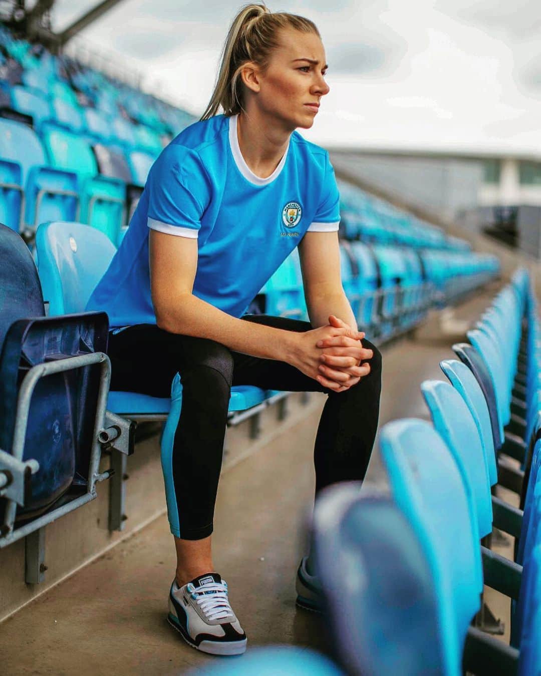 ジェンマ・ボナーのインスタグラム：「Reppin the new 125 range @pumafootball 💥👀」