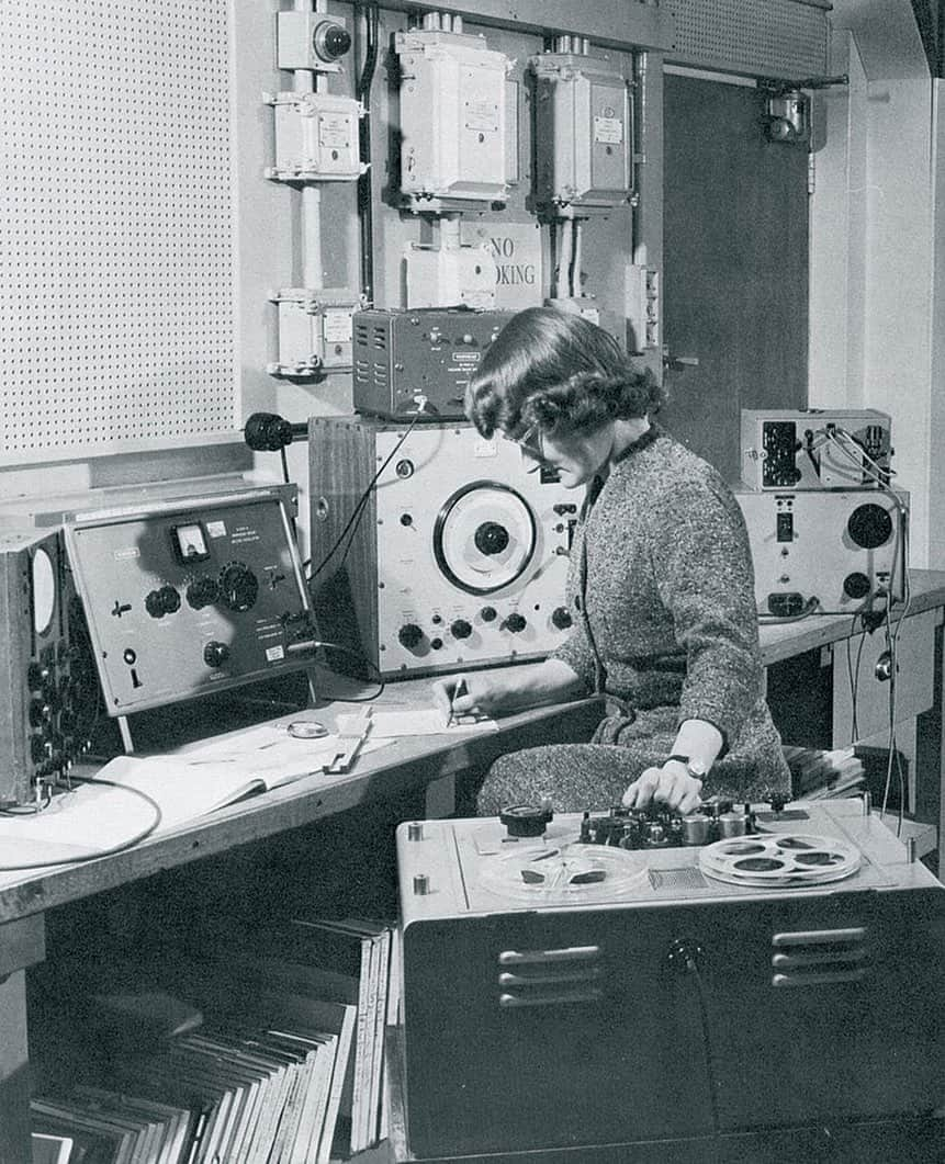 Red Bull Music Academyのインスタグラム：「Sounds of the Workshop 🛠️ ⠀⠀⠀⠀⠀⠀⠀⠀⠀ A group of outsiders left to their own devices and led by Daphne Oram (pictured), the BBC's Radiophonic Workshop took avant-garde electronics and strange new sounds into the nation's living rooms in the 1950s and 1960s. ⠀⠀⠀⠀⠀⠀⠀⠀⠀ #Radiophonic #BBC #BBCRadiophonicWorkshop #LibraryMusic #RBMA ⠀⠀⠀⠀⠀⠀⠀⠀⠀ 📷: courtesy of Paradigm Disc」