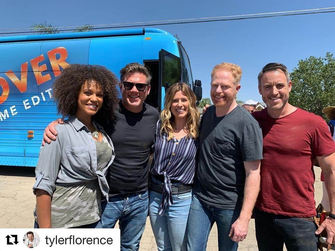 HGTVさんのインスタグラム写真 - (HGTVInstagram)「@tylerflorence is going #HGTVExtreme! The @foodnetwork host took part in the latest amazing build with Extreme Makeover: Home Edition host @jessetyler and designers @breeganjane, @carrie_locklyn and @darrenkeefe. #MoveThatBus!!! #Repost @tylerflorence: I can’t thank @hgtv enough for letting me hang out and guest co-host #hgtvextreme along with their incredible cast. Episode coming out in 2020. Good hang team... The house is spectacular!」8月30日 0時49分 - hgtv