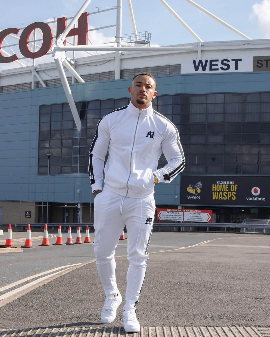 アシュリー・ケインさんのインスタグラム写真 - (アシュリー・ケインInstagram)「Went back to the place where I made my professional debut today 10 years ago! ⚽️ . Tracksuit from @boohooMANofficial 🔥 - boohooMAN x DENO dropping on 6th September, head over to their website for your chance to win the entire Deno collection and £1000. Swipe up link on story! . #tracksuit #tracksuitking #fashion #style #mensfashion #mensstyle #football #athlete」8月30日 0時53分 - mrashleycain