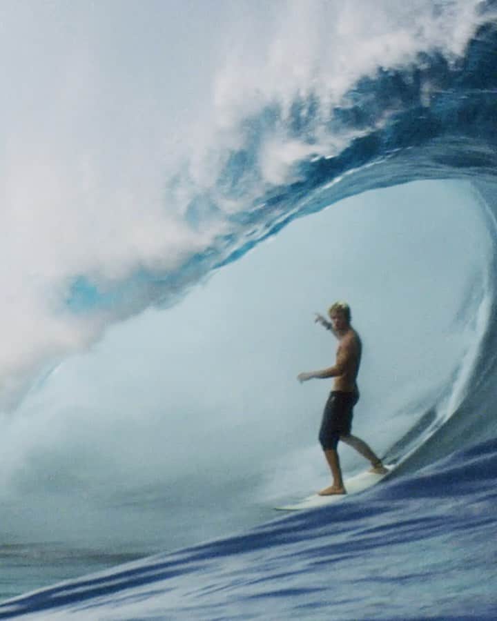 のインスタグラム：「The waves looked insane for the Tahiti event, and all of the awareness around positive ways to restore and even re-plant new coral reef beds was amazing. @wslpure It got me inspired to learn more about the current situation here in Hawaii.  @noaa wrote that we are about to experience one of the most major coral bleaching events on record this year. —  I also got excited to go back through some of our old footage from Tahiti.  We put together a fun piece from one of our earlier trips down there.」