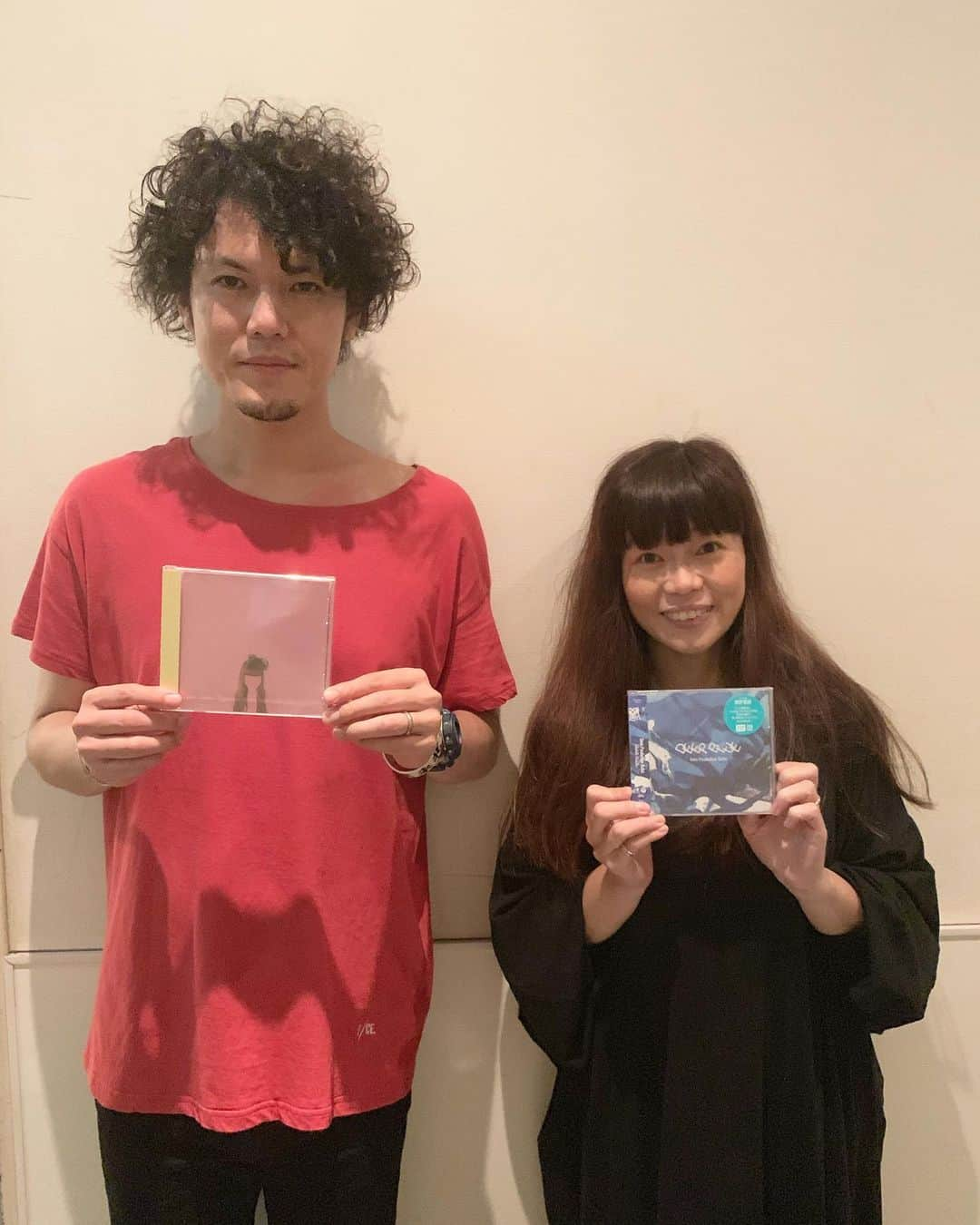 イズミカワソラのインスタグラム：「9mm Parabellum Bullet の菅原卓郎さんと、堂島孝平さんと♪ ・ 9mmのライブを生で見るのは初めてだったのですが、音圧含め迫力すごかったー！ 夜な夜な盛り上がったー！ ・ ・ 堂島さんは、飯塚雅弓さんへの楽曲提供などを通して繋がりがあり何度かご一緒させて頂いてるのですが、さすが！！のライブでした♪ 堂島さんでしかできない「シュガーソングとビターステップ」、最高にハッピーな気持ちにさせてくださってありがとうございました！」