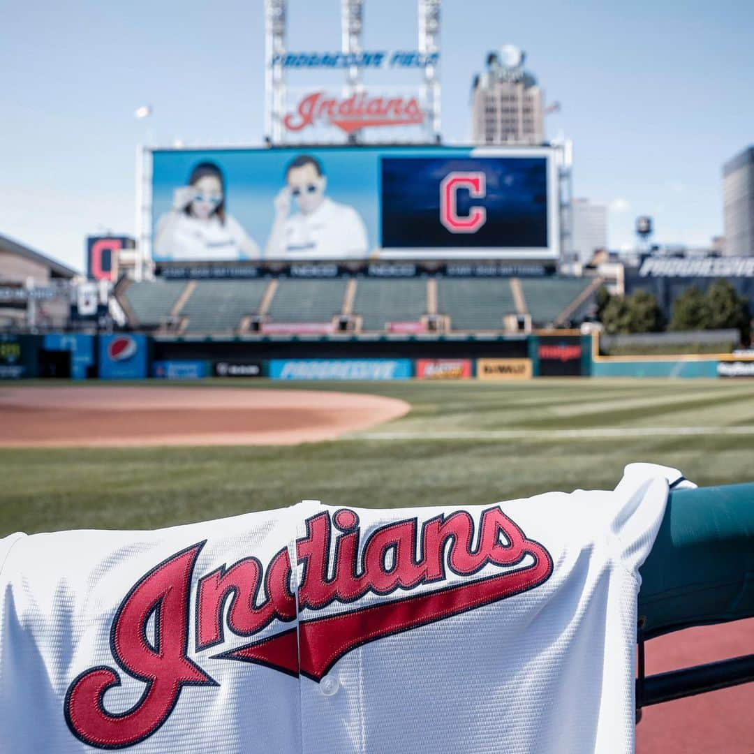 クリーブランド・インディアンスさんのインスタグラム写真 - (クリーブランド・インディアンスInstagram)「🚨 #Indians Jersey Giveaway 🚨  Enter now for your shot at a signed jersey, courtesy of @draftkings.  Here’s what you have to do: 1.  Follow @DraftKings 2.  Comment #DKsweepstakes  RULES: www.indians.com/dksweeps」8月30日 1時07分 - cleguardians