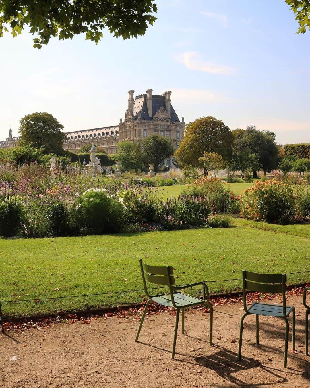 ルーブル美術館さんのインスタグラム写真 - (ルーブル美術館Instagram)「. 🇫🇷 Besoin d’une pause dans votre promenade au jardin des Tuileries ? 🌳 - 🍴Cafés et restaurants sont présents sur l’ensemble du domaine et vous proposent un service sur place ou à emporter… pour recharger les batteries avec vue sur le plus grand jardin de Paris ! 😌 - 🥞 @rosabonheurofficiel la Crêperie 🍦 Glacier @amorinogelato 🥐 @pavillondestuileries ☕ @cafedesmarronniers 🍰 La Terrasse De Pomone Bon appétit ! 😋 - - - 🌎 Need a break during your walk in the Tuileries garden? 🌳 - 🍴 Cafés and restaurants are located throughout the garden, offering both table service and takeaway food... to recharge with a view on the largest garden in Paris! 😌 - 🥞 @rosabonheurofficiel la Crêperie 🍦 @amorinogelato ice-creams 🥐 @pavillondestuileries ☕ @cafedesmarronniers 🍰 Terrasse De Pomone Bon appétit ! 😋 - 📷 © Musée du Louvre / Maëlys Feunteun . . . #JardinDesTuileries #TuileriesGarden #Tuileries #MuséeDuLouvre #Louvre #LouvreMuseum」8月30日 1時07分 - museelouvre