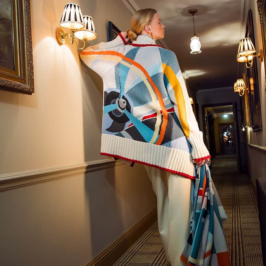 Johnstonsさんのインスタグラム写真 - (JohnstonsInstagram)「Our striking plane design also features on our aviation-inspired hand knit Intarsia cardigan. This limited edition piece was showcased at London Fashion Week. Hand intarsia knitted in Scotland, using a technique that utilises over 200 years of expertise, each colour of this unique cardigan is meticulously laid in by hand, one row at a time, with one garment taking 10 hours to knit.」8月30日 1時19分 - johnstonsofelgin