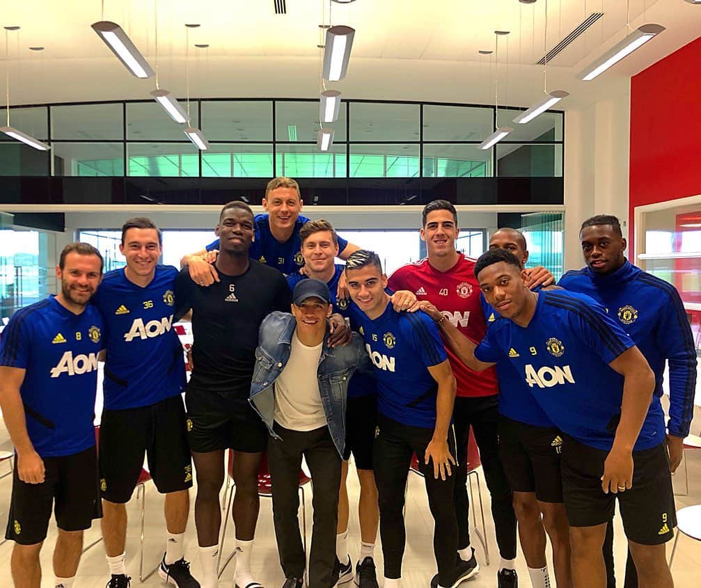 アレクシス・サンチェスのインスタグラム：「Good luck boys for the rest of the season ⚽️ @manchesterunited」