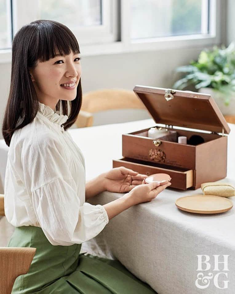 近藤麻理恵さんのインスタグラム写真 - (近藤麻理恵Instagram)「An outtake from my @betterhomesandgardens cover story. Photo by @justincoit.💚」8月30日 1時26分 - mariekondo