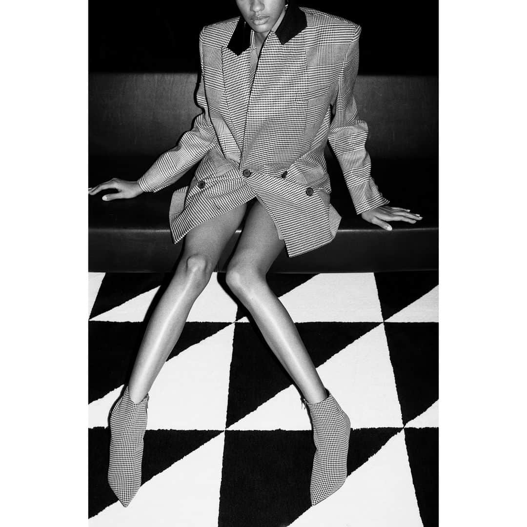 のインスタグラム：「#BarbaraBuiFW19  photo : @ecoutecherie」